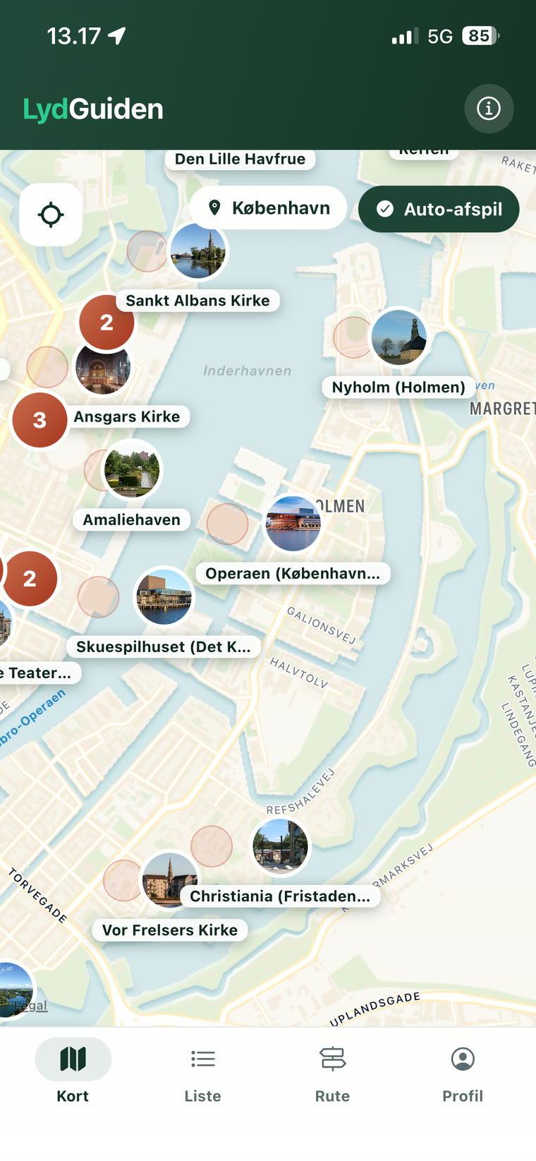 Kortet i appen med steder over København, hver med et billede