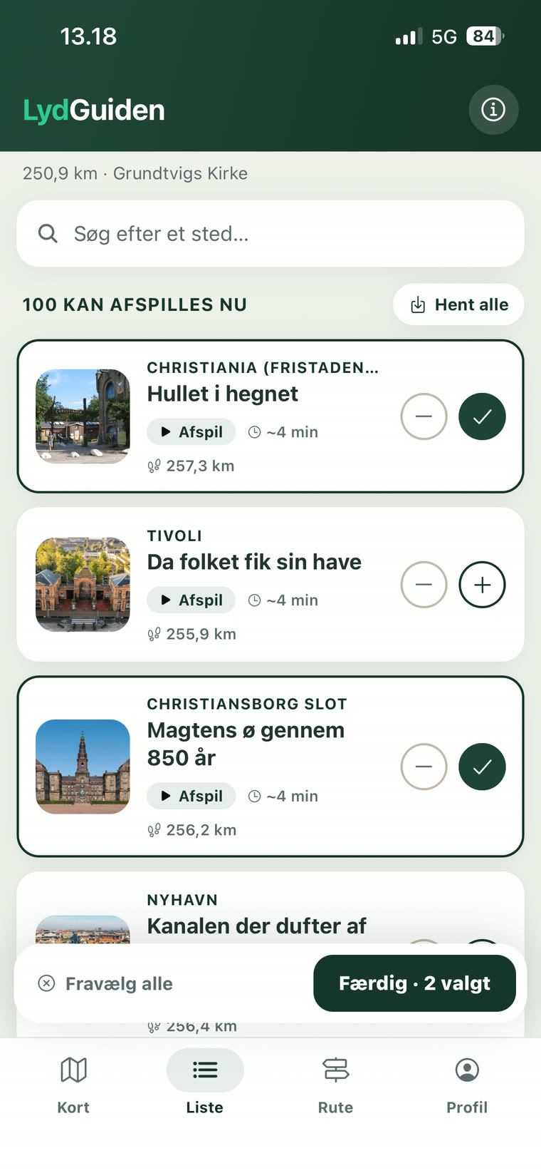 Liste i appen: 100 historier kan afspilles nu, med hent-alle-knap